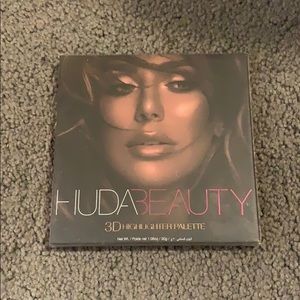 UNUSED Huda Beauty 3D Highlighter Palette
